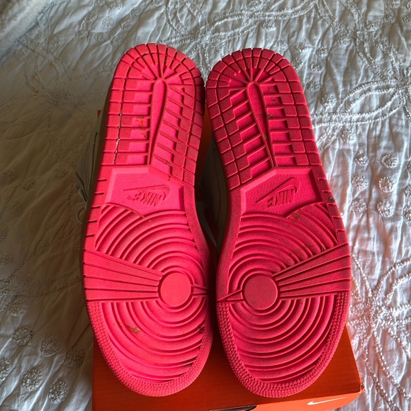 Jordan 1 Low White Gum Hyper Pink - Picture 6 of 6